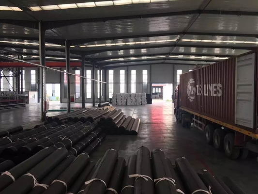 Kekuatan Tarikan ≥15MPa Indeks Oksigen ≥30% HDPE Geomembrane Liner Untuk Solusi Waterproofing yang awet