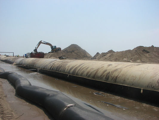 Kekuatan tarik 130130kn Geotekstil Dewatering Tubes Black SAND Panjang 505m awet dan solusi untuk aplikasi industri dewatering