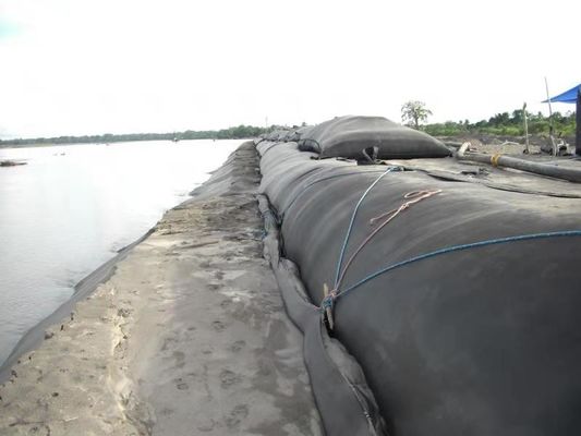 Kekuatan tarik 130130kn Geotekstil Dewatering Tubes Black SAND Panjang 505m awet dan solusi untuk aplikasi industri dewatering