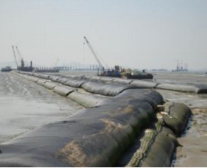 Open Size 0.2-0.8mm FILTER Geotekstil Dewatering Bags Tubes Filtrasi Dalam Lingkungan Industri