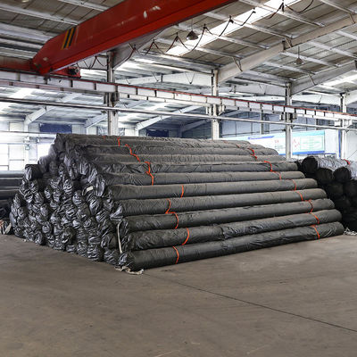 Resistensi Tekanan Hydrostatic Geomembrane Panjang 50 sampai 100m Penghalang tahan air untuk Liner Tumpukan dan Proyek Pertambangan
