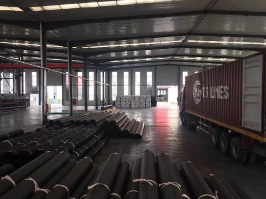 Resistensi Tekanan Hydrostatic Geomembrane Panjang 50 sampai 100m Penghalang tahan air untuk Liner Tumpukan dan Proyek Pertambangan