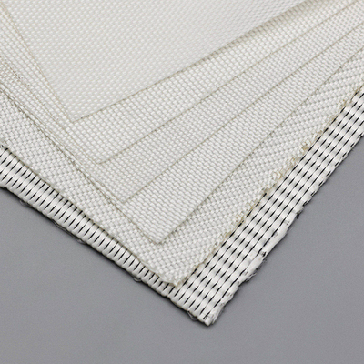 250g Tinggi Kekuatan Tarikan Kain Geotekstil Woven Perpanjangan 10% Untuk Kekuatan Maksimum Dan Ketahanan