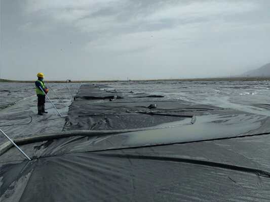 Kekuatan tarik 130130kn Geotekstil Dewatering Tubes Black SAND Panjang 505m awet dan solusi untuk aplikasi industri dewatering