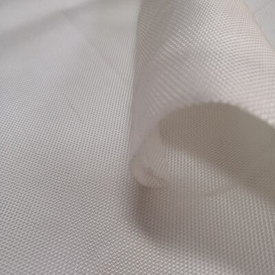 Kekuatan Pencuran CBR≥12KN PET PP Tekstil Dirancang untuk Menyediakan Kekuatan dan 10 Persen Elongasi Sempurna untuk Perindustrian