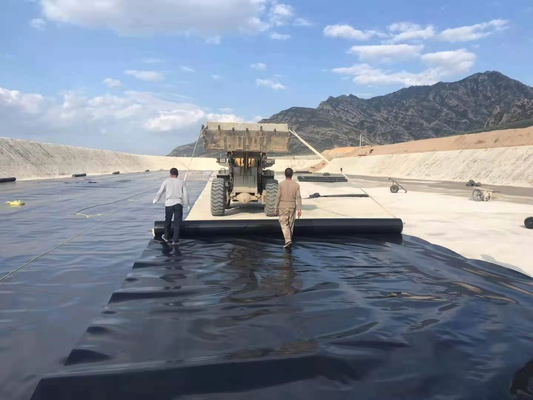Liner Geomembrane HDPE Hitam Dilindungi UV Untuk Konstruksi Danau Buatan