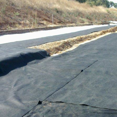 Kain Geotekstil Hitam Non Woven Weed Barrier untuk Buah dan Jalan Taman