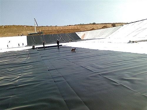 Kekuatan tarik tinggi HDPE Geomembrane Liner 0.1-3.0mm Ketebalan untuk perlindungan maksimal