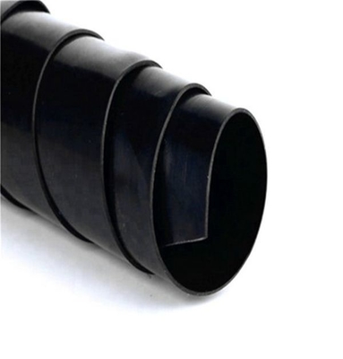 Kandungan Karbon Hitam 2,0-3,0% Polyethylene Hdpe Densitas Tinggi Liner Elongasi Break ≥ 700% Superior Untuk Proyek