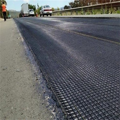 Geogrid Fiberglass yang sangat tahan UV untuk konstruksi jalan 1m-6m Lebar 12-50mm Ukuran kisi