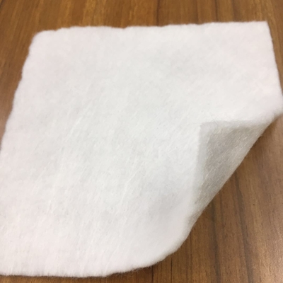 Kain Non Woven Anti UV Warna Putih Penutup Tanaman Pertanian