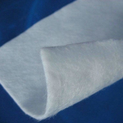 Kain Non Woven Anti UV Warna Putih Penutup Tanaman Pertanian