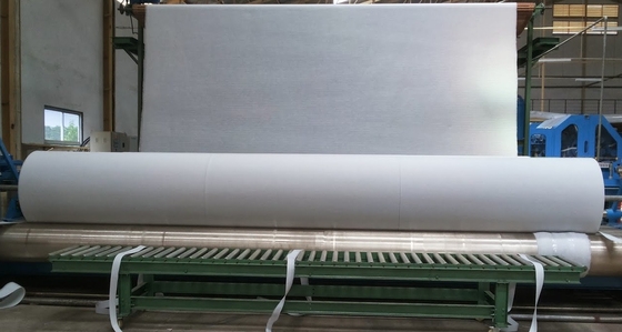 Kain Non Woven Anti UV Warna Putih Penutup Tanaman Pertanian